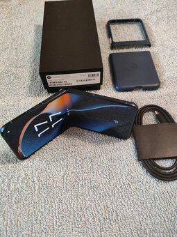 Motorola Razr 60 Pantone Gibraltar Sea 256GB,8GB RAM - 2