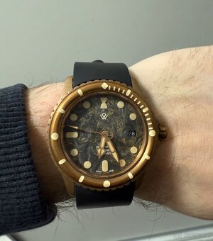 Predam bronzove hodinky swiss made - 2