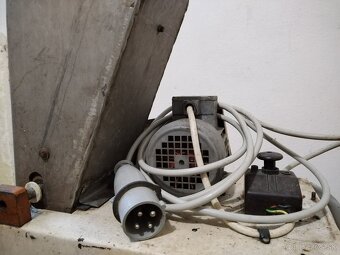Elektrický mlynček na ovocie. - 2