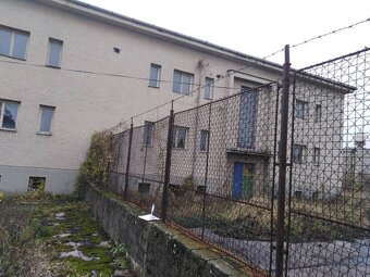 Predaj 8-bytovky s pozemkom vo výmere 4666m2 v Šahách - 2