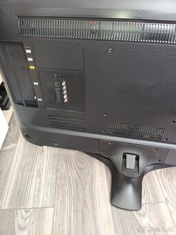 40" Samsung UE40J5100AW LED TV - 2