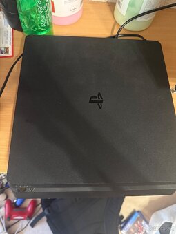 PS4 + hry + 4 ovladače - 2