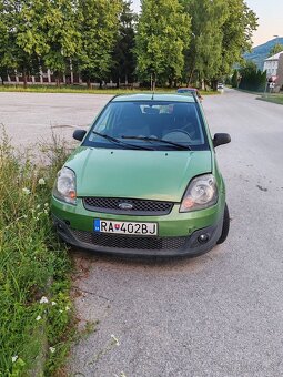 Predám na náhradné diely ford fiesta 2007 - 2