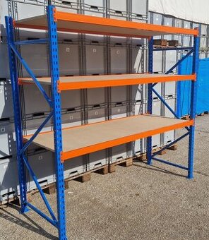 Priemyselný policovy regal , regale. - 2