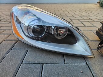 Xenony original Volvo XC60 ako nove, neposkodene - 2