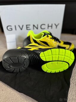 Givenchy - original - 2