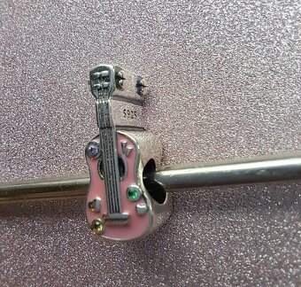 Prívesok Ružová Gitara - 2