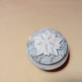 okrúhla mramorová dózička - starožitnosť - 2