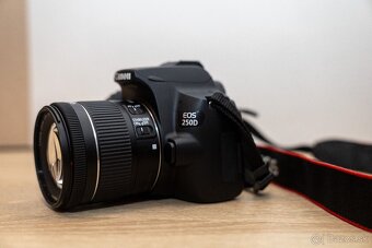 Zrkadlovka Canon EOS 250D s dvomi objektívmi - 2