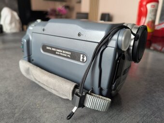 Sony DCR TRV255e - 2