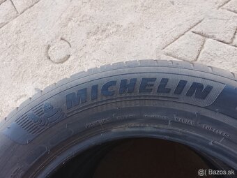 Predám Pneu 235/60r18 - 2