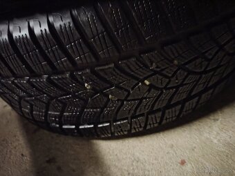 Predám Zimné pneu 215/55R17 98W - 2