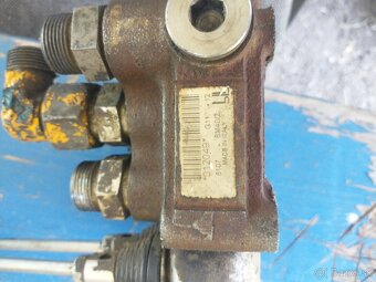 Dvojpáčkový hydraulický rozvádzač/hydraulika - 2