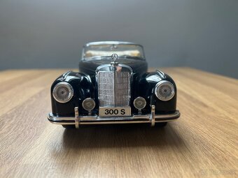 Mercedes-benz 300S 1:18 Maisto - 2