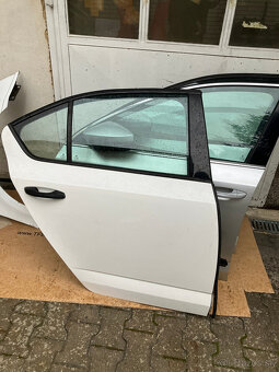 pravy prave zadni dvere skoda octavia iii 3 bile - 2