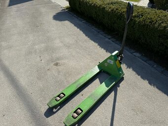 Ponúkam na predaj paletový vozík - 2