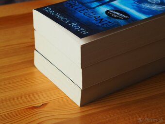 Veronica Roth: DIVERGENT, INSURGENT, ALLEGIANT - 2