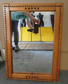 Zrkadlo v masívnom zdobenom ráme - 2