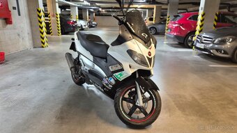 Aprilia SR MAX 300 (2013) - 2