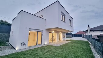 Kvalitná novostavba  5-i rodinného domu, 156 m², Hýľov - 2