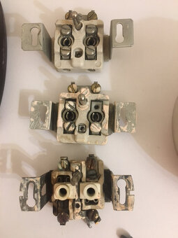 Retro zástrčky a objímka. - 2