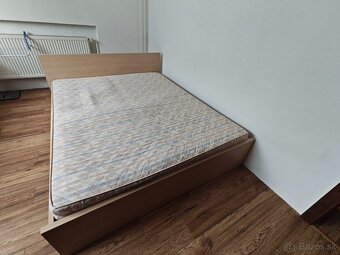 Predám staršiu manželskú posteľ 160x200 s matracom - 2