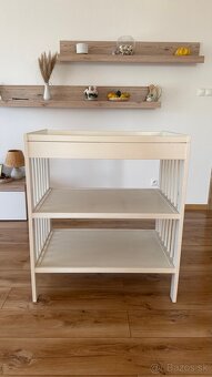 Prebaľovací pult 20 € - 2