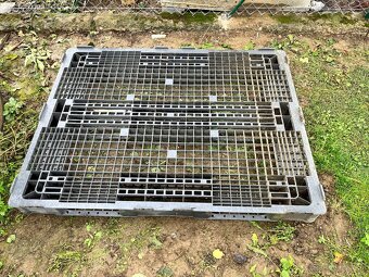 Plastové palety. - 2