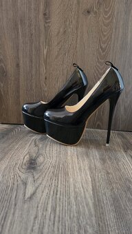 Nové lakované čierne lodičky 39 - 2