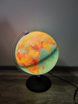 Svietiaci glóbus - 2