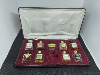 predám starý vzorkovník voňaviek - 2