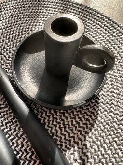 Retro svietnik ciernej farby - 2