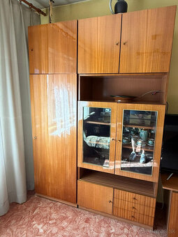 Predam starsiu obyvaciu stenu GLOSS OAK - 2