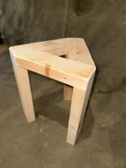 Stolík pod kvety - 2