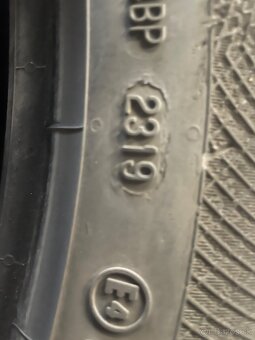 PNEU 285/45 R21 V XL - 2