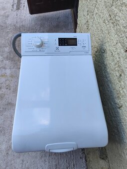 Predám práčku Elektrolux z hora plnenu - 2