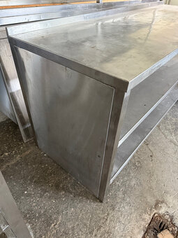 Predám nerezový gastro stôl 2 police 205x70x85cm - 2
