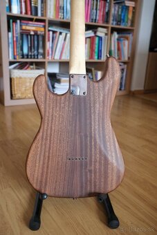 Hardtail stratocaster mahagón Custom. - 2