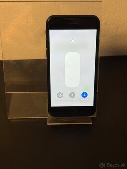 Predám Apple iPhone SE 2020 128GB Black Stav nového telefónu - 2