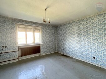 Novinka - rodinný dom s veľkým rovinatým pozemkom 1370 m2 - - 2