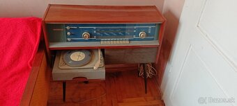 Starožitné rádio s gramofónom Belarus - 2