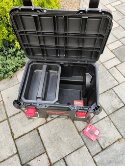 Predam MILWAUKEE PACKOUT™ Pojazdný box na náradie - 2