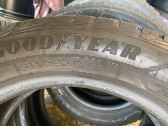 215/55/R17 GoodYear zimne - 2