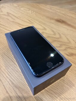 iPhone 8 64GB - 2
