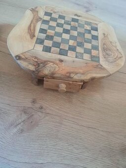 Šach z olivového dreva. - 2