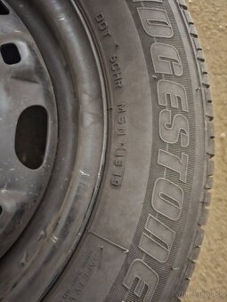Predám pneu na diskoch 175/70 r14 - 2