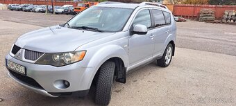 Mitsubishi Outlander  4x4 - 2
