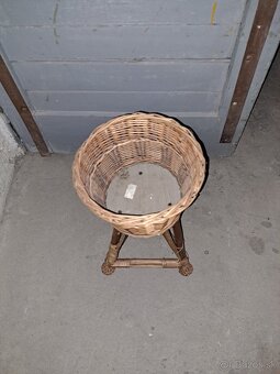 Ratanovy stojan na kvety - 2