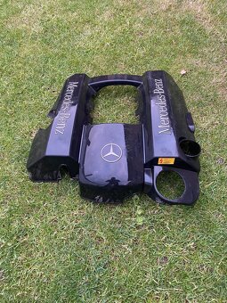 Kryt motora Mercedes 3.0 v6 - 2