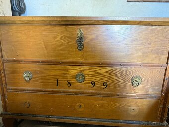 Starožitná komoda 1899 - 2